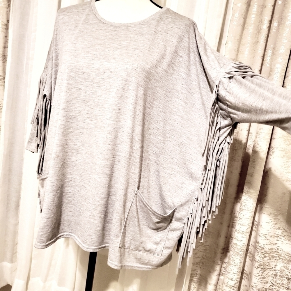 ๐
บRomeo & Juliet | Oversized Fringe Tunic - Picture 2 of 6